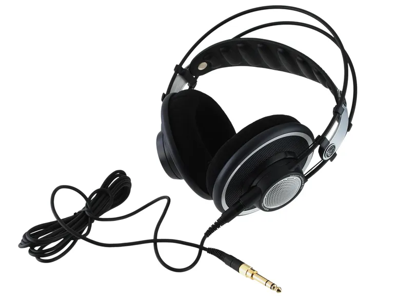 AKG K702